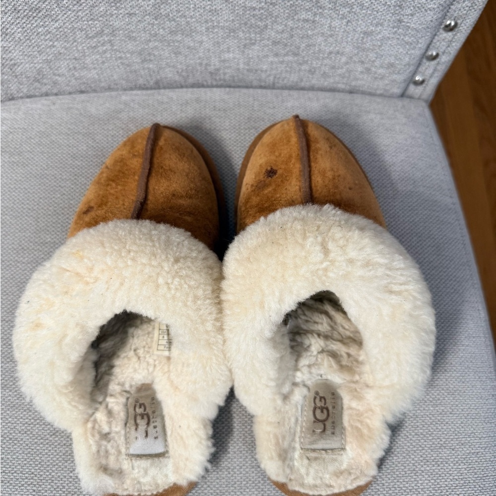 UGG Women's Slippers - Picture 4 of 5